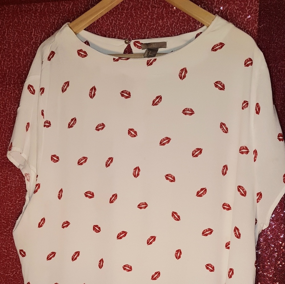 H&M Red Lips Blouse size 22